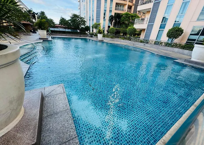 Cozy Balcony | Netflix | Wi-fi Apartment Manila